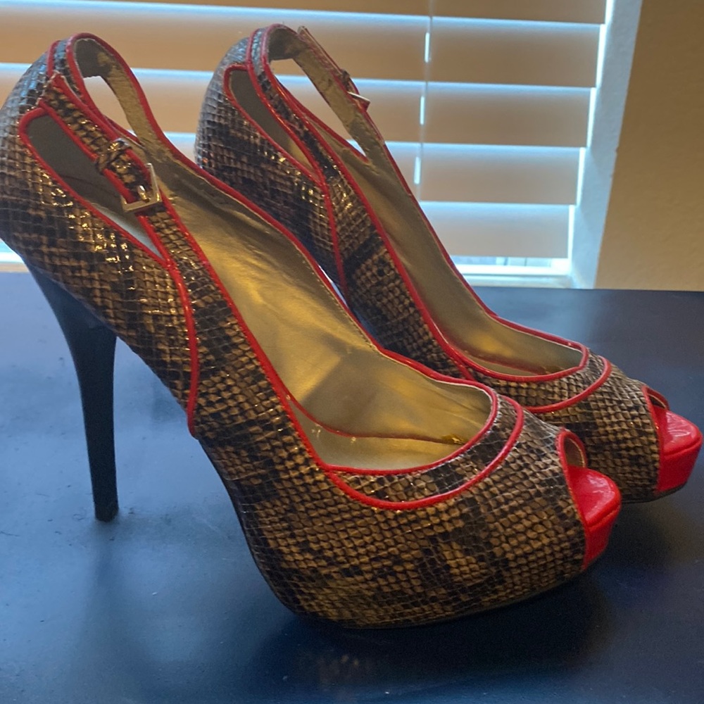 Guess ladies heels size 8 1/2